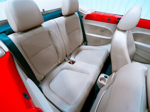 Used 2018 Volkswagen Beetle 2.0T S image 20