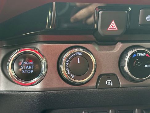 Used 2018 Toyota Tacoma TRD Sport image 13