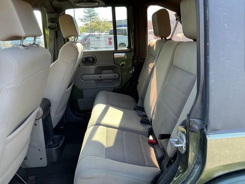 Used 2009 Jeep Wrangler Unlimited Sahara w/ Dual Top Group AWD/4WD image 19