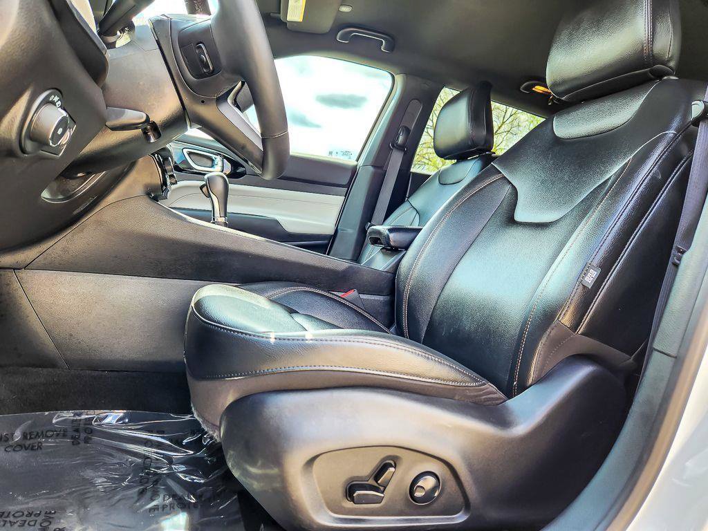 Used 2024 Jeep Compass Limited AWD/4WD image 9