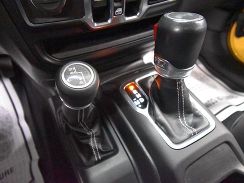 Used 2020 Jeep Wrangler Unlimited Sahara AWD/4WD image 18