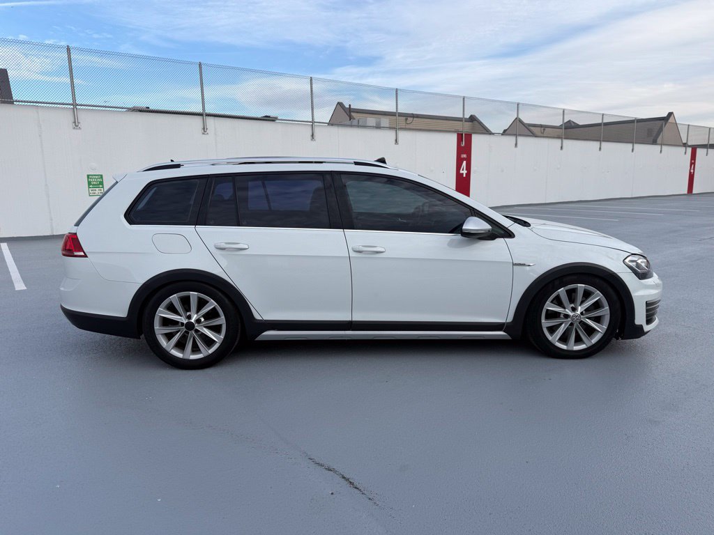 Used 2017 Volkswagen Golf Alltrack SE AWD/4WD image 7