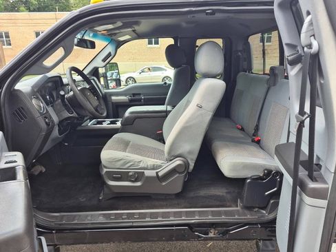 Used 2016 Ford F250 XLT w/ XLT Premium Package AWD/4WD image 6