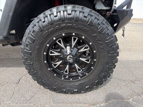 Used 2013 Jeep Wrangler Unlimited Sahara AWD/4WD image 9