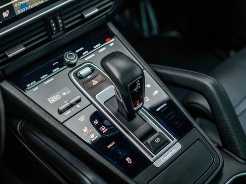 Used 2019 Porsche Cayenne AWD/4WD image 24