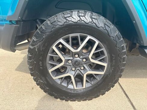 Used 2024 Jeep Wrangler Unlimited Sahara w/ Technology Group AWD/4WD image 9
