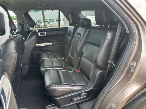 Used 2021 Ford Explorer Limited w/ Equipment Group 301A RWD image 18