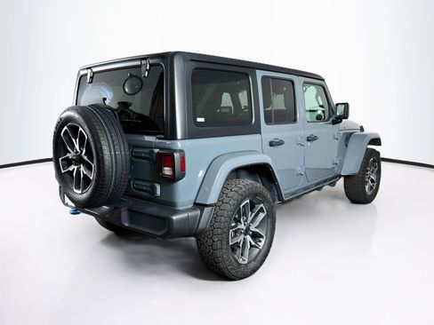 Used 2024 Jeep Wrangler Unlimited w/ Convenience Group AWD/4WD image 9