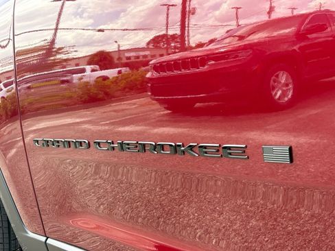 New 2026 Jeep Grand Cherokee L 2WD image 9