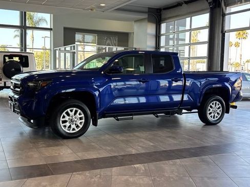 Used 2025 Toyota Tacoma SR5 AWD/4WD image 11