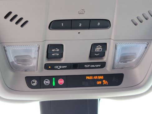 Used 2021 Chevrolet Equinox LT image 18