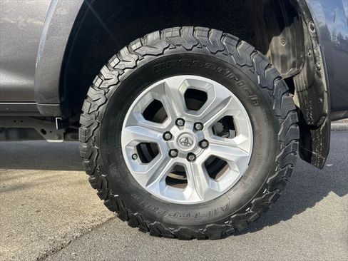 Certified 2016 Toyota 4Runner SR5 AWD/4WD image 27