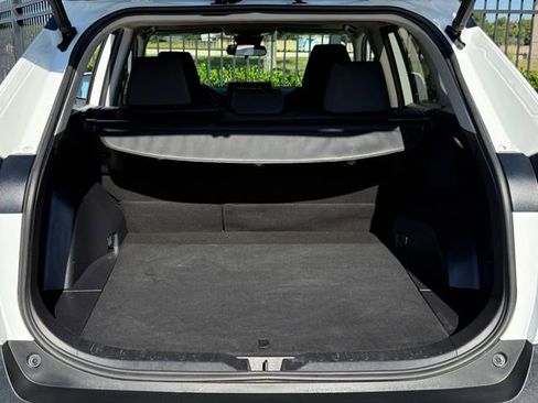 Used 2021 Toyota RAV4 XLE w/ Convenience Package FWD image 24
