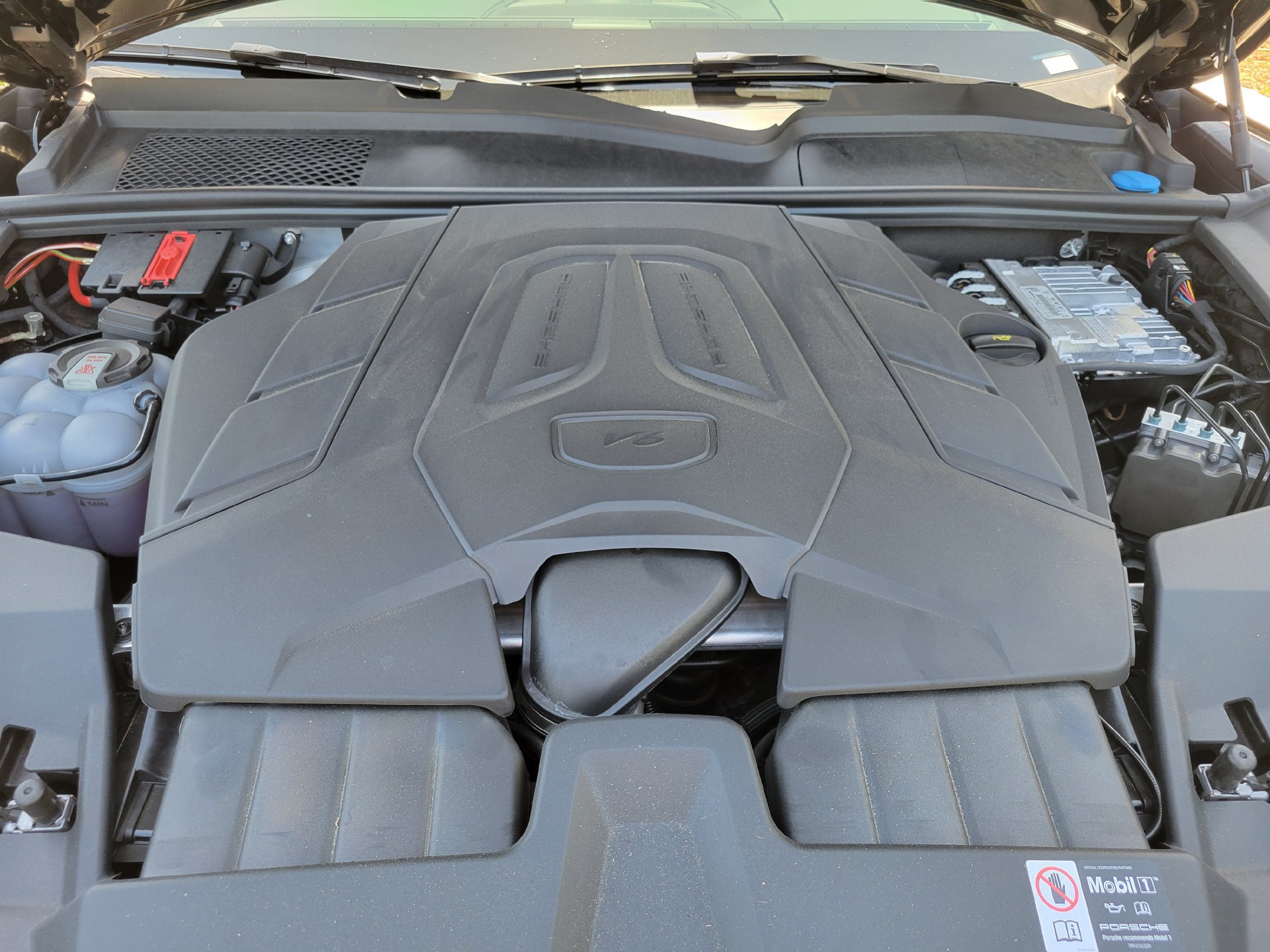 Certified 2026 Porsche Cayenne Coupe AWD/4WD image 33