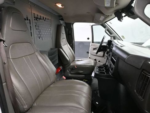 Used 2019 Chevrolet Express 3500 w/ Driver Convenience Package RWD image 33