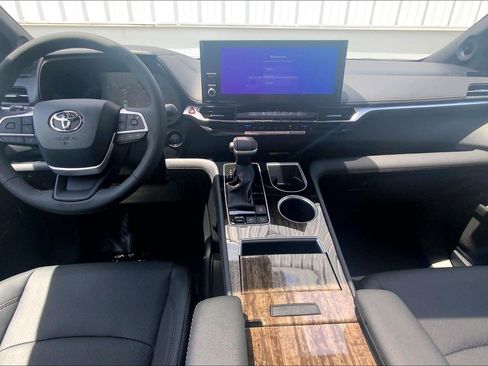 New 2026 Toyota Sienna Limited AWD/4WD image 6