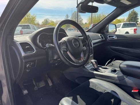 Used 2018 Jeep Grand Cherokee Laredo AWD/4WD image 11