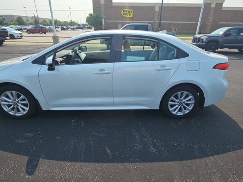Certified 2025 Toyota Corolla LE w/ LE Premium Package FWD image 6