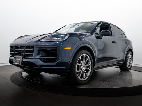 Certified 2026 Porsche Cayenne AWD/4WD image 1