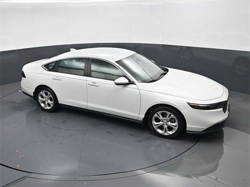 Used 2023 Honda Accord LX image 21