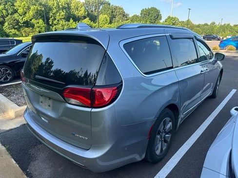 Used 2018 Chrysler Pacifica Limited w/ Advanced Safetytec Group FWD image 6