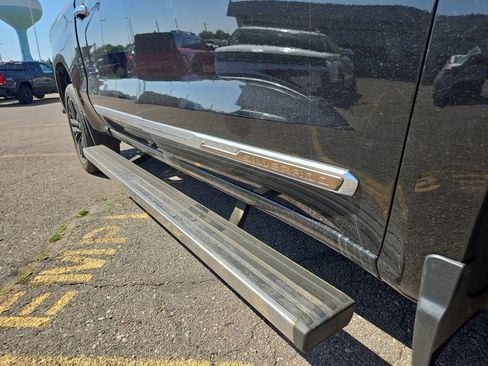 Used 2022 Chevrolet Silverado 1500 High Country w/ High Country Premium Package AWD/4WD image 18