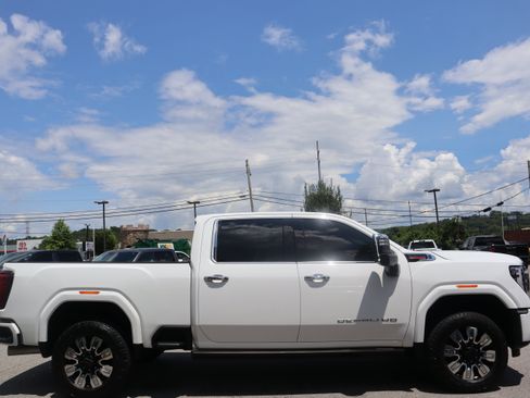 Used 2024 GMC Sierra 2500 Denali w/ Denali Reserve Package AWD/4WD image 6