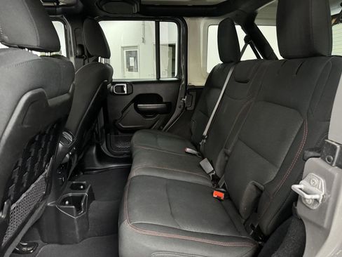 Used 2022 Jeep Wrangler Unlimited Rubicon image 12