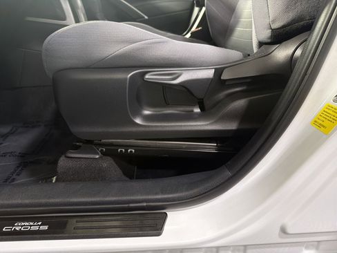 Used 2025 Toyota Corolla Cross AWD Hybrid image 23