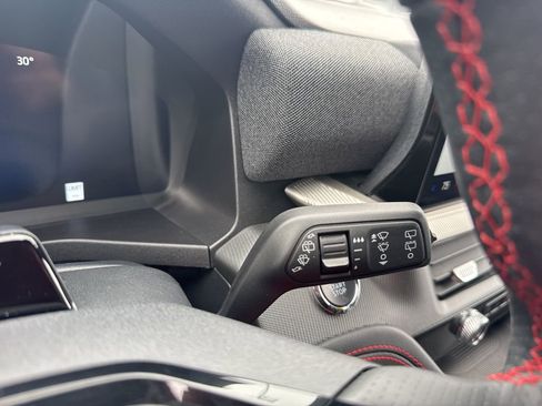 Used 2025 Ford Explorer ST-Line w/ ST-Line Street Pack image 13