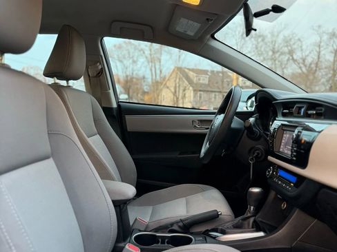 Used 2016 Toyota Corolla LE image 18