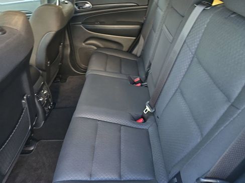 Used 2019 Jeep Grand Cherokee Laredo image 11