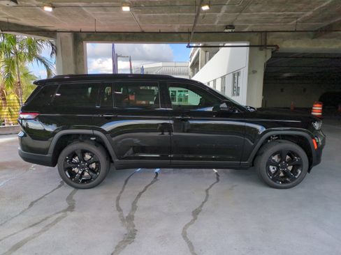 New 2025 Jeep Grand Cherokee L Altitude AWD/4WD image 4