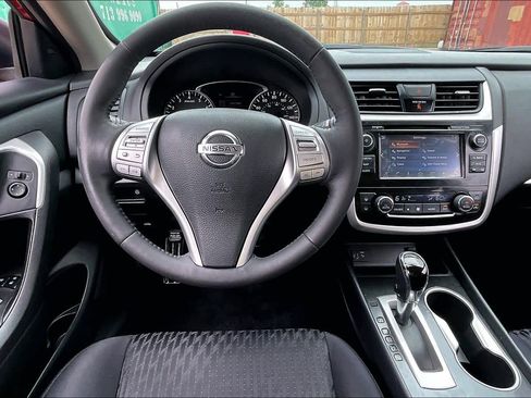 Used 2018 Nissan Altima 2.5 SV w/ 2.5 SV Technology Package FWD image 5