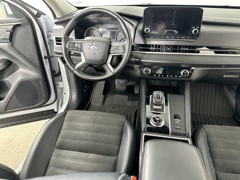 Used 2024 Mitsubishi Outlander SE Black Edition AWD/4WD image 18