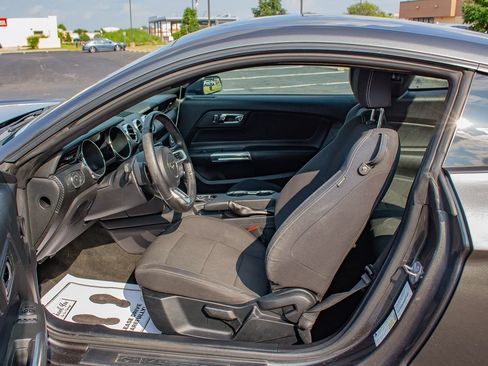Used 2016 Ford Mustang Coupe RWD image 12