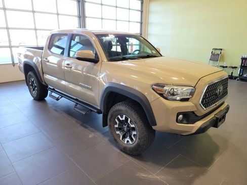 Used 2018 Toyota Tacoma TRD Off-Road w/ Technology Package AWD/4WD image 1