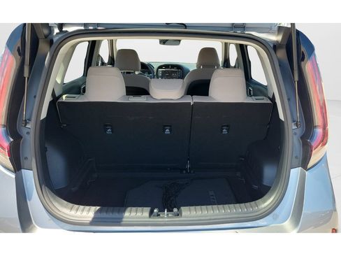 Used 2023 Kia Soul LX FWD image 9