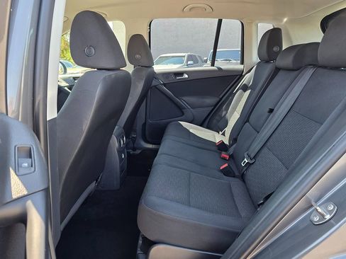 Used 2014 Volkswagen Tiguan S image 17
