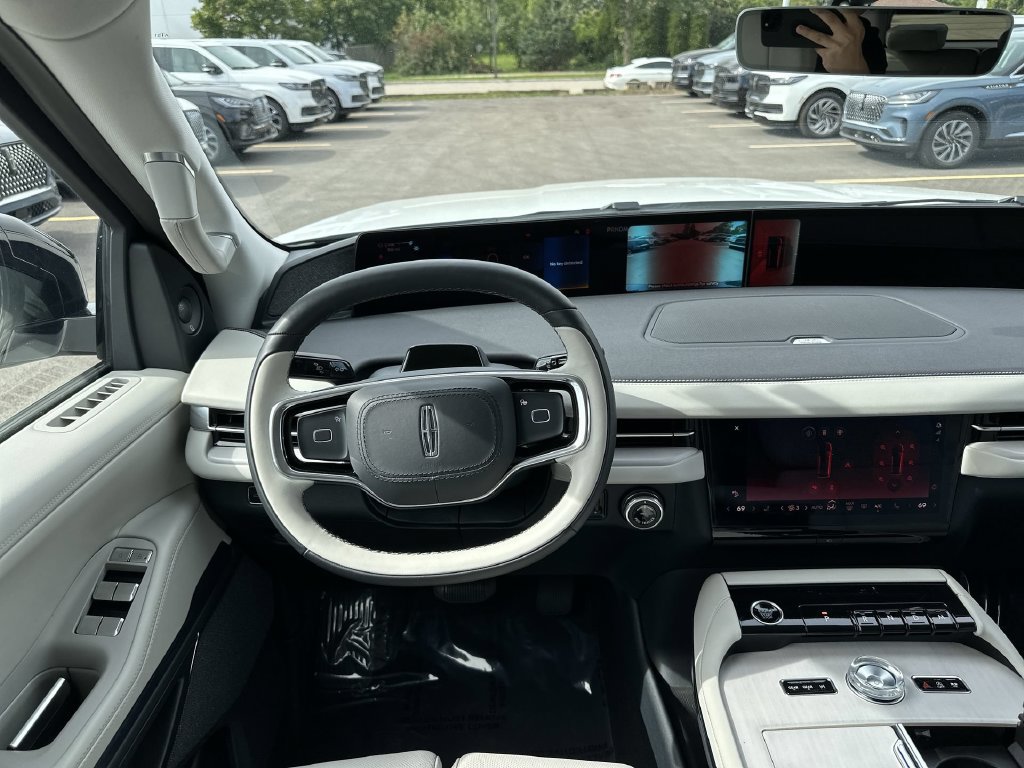 Certified 2026 Lincoln Navigator Reserve w/ Jet Appearance Package AWD/4WD image 11