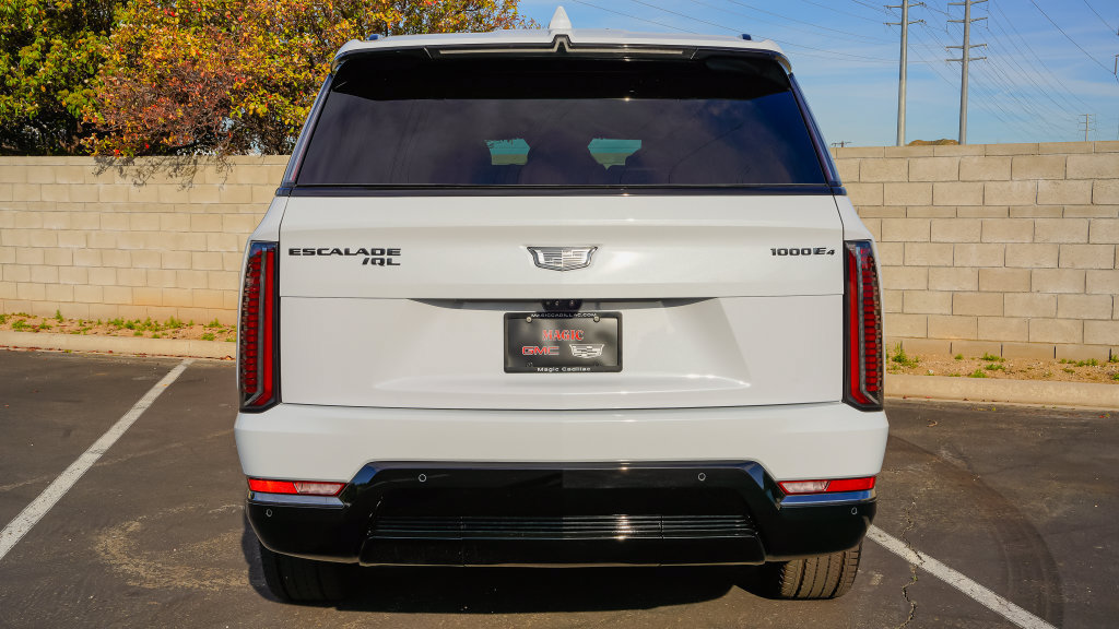 Used 2026 Cadillac Escalade IQL Sport 1 w/ LPO, ONYX Package AWD/4WD image 8