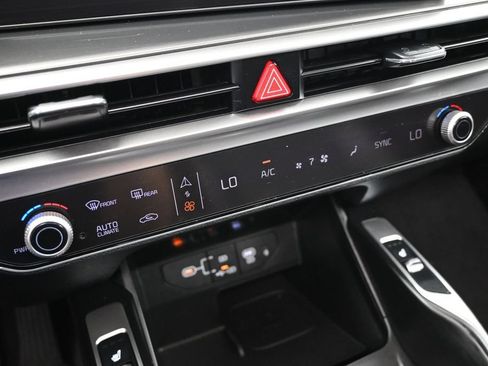 Used 2025 Kia Sorento S w/ Panoramic Sunroof Package FWD image 17