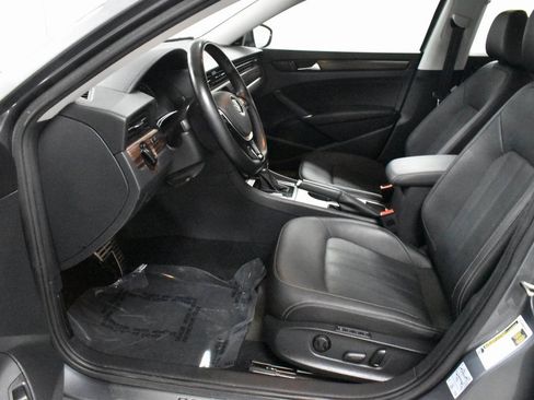 Used 2020 Volkswagen Passat 2.0T SEL image 12