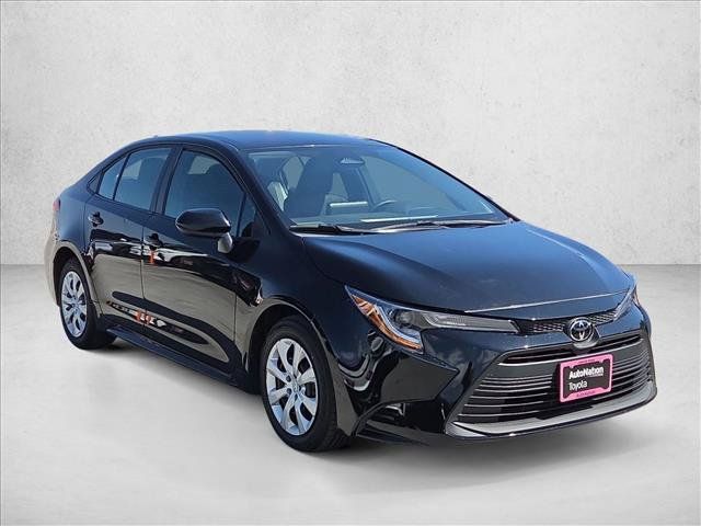 Used 2025 Toyota Corolla LE FWD image 3