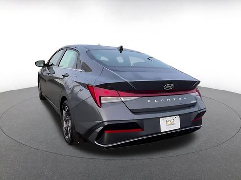 Used 2025 Hyundai Elantra Limited image 11