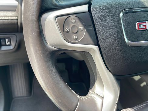 Used 2018 GMC Acadia SLE image 15