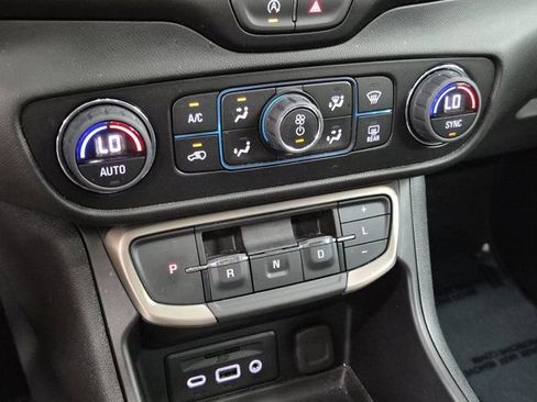 Used 2023 GMC Terrain Denali image 37