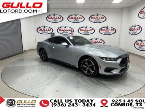 Used 2025 Ford Mustang Coupe RWD image 2