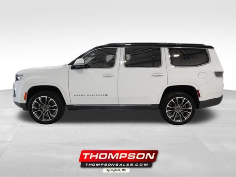 Used 2022 Jeep Grand Wagoneer Series III w/ Flexible Seating Group AWD/4WD image 1