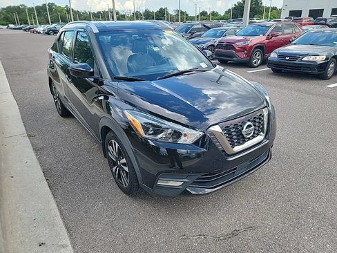 Used 2020 Nissan Kicks SR w/ SR Premium Package FWD image 2